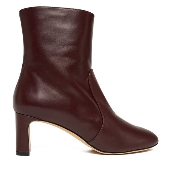 Botki Stuart Weitzman. Czerwone botki Stuart Weitzman, bez wzorów, bez obcasa, na słupku, bez zapięcia. Za 1,749.00 zł.