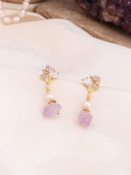 Pierres de Jade Pozłacane kolczyki-wkrętki z perłami i kamieniami szlachetnymi rozmiar: onesize. Białe kolczyki Pierres de Jade, z ametystem, pozłacane. Za 60.99 zł.