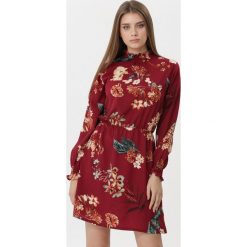 Bordowa Sukienka Melvina. Czerwone sukienki Born2be, l, bez wzorów, eleganckie, bez kołnierzyka, bez ramiączek, mini. Za 79.99 zł.