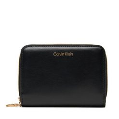 Mały Portfel Damski Calvin Klein. Czarne portfele Calvin Klein, bez wzorów. Za 299.99 zł.
