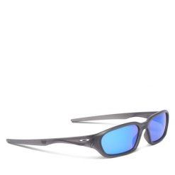 Okulary przeciwsłoneczne Oakley. Szare okulary przeciwsłoneczne Oakley, bez wzorów. Za 659.99 zł.