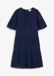 Sukienka z muślinu z ażurowym haftem. Niebieskie sukienki bonprix, na lato, w ażurowe wzory, bez kołnierzyka, bez ramiączek. Za 169.99 zł.