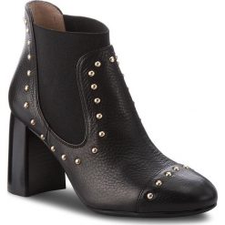 Botki UNISA - Olite Sty Black Softy. Czarne botki Unisa, z aplikacjami, ze skóry, bez obcasa, bez zapięcia. W wyprzedaży za 399.00 zł.