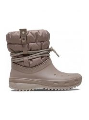 Crocs Kozaki zimowe "Classic Neo Puff" w kolorze jasnobrązowym rozmiar: 36/37. Brązowe kozaki Crocs, na zimę, z materiału, bez obcasa, bez zapięcia. Za 215.71 zł.