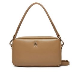 Torebka Tommy Hilfiger. Brązowe torebki klasyczne TOMMY HILFIGER, bez wzorów, bez dodatków. Za 309.99 zł.