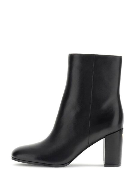 Guess Kozaki 184490 Czarny. Czarne kozaki Guess, bez obcasa, na słupku, bez zapięcia. Za 544.99 zł.