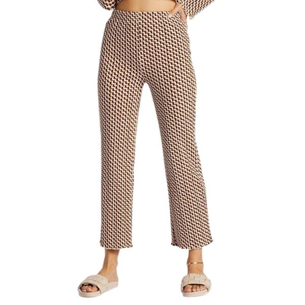 Spodnie turystyczne damskie Billabong Come Back. Spodnie sportowe Billabong, na lato, bez wzorów, z bawełny, trekkingowe. W wyprzedaży za 139.00 zł.