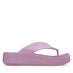 Japonki Crocs. Czerwone klapki Crocs, bez wzorów, bez obcasa. Za 139.99 zł.