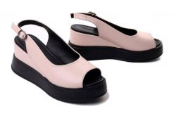 ARTIKER RELAKS 52C0481 różowy, sandały damskie. Czerwone sandały Artiker Relaks, bez wzorów, ze skóry, bez obcasa, na koturnie, bez zapięcia. Za 264.90 zł.