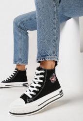 Czarne Trampki za Kostkę z Uroczą Naszywką z Boku Enlitra. Czarne trampki Born2be, z aplikacjami, za kostkę, bez zapięcia. Za 84.99 zł.