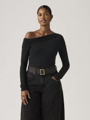 Levi's Koszulka w kolorze czarnym rozmiar: XS. Czarne bluzki Levi's®, s, bez wzorów, bez kołnierzyka, bez ramiączek. Za 114.95 zł.