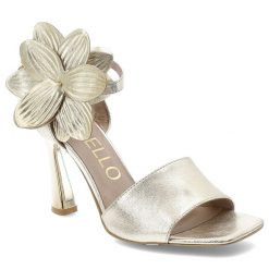 Złote Sandały Chebello Eleganckie Obuwie Damskie Z Kwiatem. Żółte sandały CheBello, bez wzorów, ze skóry, eleganckie, bez obcasa, na obcasie, bez zapięcia. Za 489.00 zł.