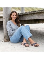 Inselhauptstadt Japonki w kolorze jasnobrązowo-granatowym rozmiar: 38. Brązowe klapki Inselhauptstadt, bez wzorów, z otwartym noskiem, bez obcasa. Za 91.99 zł.