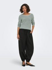 ONLY Sweter w kolorze jasnozielonym rozmiar: M. Zielone swetry Only, m, bez wzorów, bez ramiączek. Za 85.45 zł.