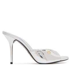 Klapki LOVE MOSCHINO. Szare klapki Love Moschino, bez wzorów, bez obcasa. Za 839.99 zł.