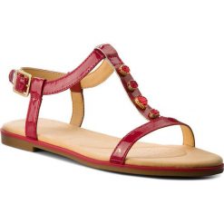 Sandały CLARKS - Bay Blossom 261319444 Fuchsia Patent. Czerwone sandały Clarks, bez wzorów, z materiału, bez obcasa, na obcasie, bez zapięcia. W wyprzedaży za 169.00 zł.