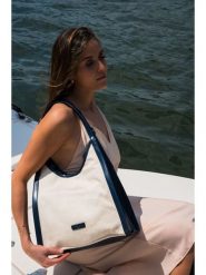 Victor & Hugo Paris Torebka "Zaya" w kolorze beżowo-granatowym - 35 x 37 x 14 cm rozmiar: onesize. Brązowe torby na ramię Victor & Hugo Paris, bez wzorów, z materiału, na ramię, bez dodatków. Za 413.99 zł.