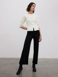 BGN Spodnie w kolorze czarnym rozmiar: 38. Czarne spodnie materiałowe BGN, na co dzień, bez wzorów, z materiału. Za 143.56 zł.