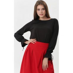 Czarna Bluzka Cheryl. Czarne bluzki Born2be, bez wzorów, klasyczne, bez kołnierzyka, bez ramiączek. Za 69.99 zł.