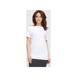 Bluzka z mini kominem. Białe bluzki Caha, l, bez wzorów, z dzianiny, biznesowe, bez kołnierzyka, bez ramiączek. Za 149.00 zł.
