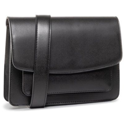 QUAZI RC18130 Czarny. Czarne torebki klasyczne QUAZI, bez wzorów, ze skóry ekologicznej, bez dodatków. Za 149.99 zł.