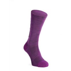 Skarpety rowerowe Mons Royale Atlas Crew Sock. Fioletowe skarpety Mons Royale, bez wzorów. Za 87.99 zł.