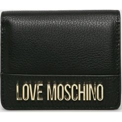 Love Moschino - Portfel skórzany. Czarne portfele Love Moschino, bez wzorów, z materiału. W wyprzedaży za 299.90 zł.