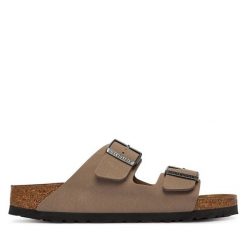 Klapki Birkenstock. Brązowe klapki Birkenstock, bez wzorów, bez obcasa. Za 379.99 zł.