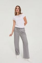 Jeansy z szerokimi nogawkami szare. Szare jeansy MOODO, l, bez wzorów. Za 139.99 zł.