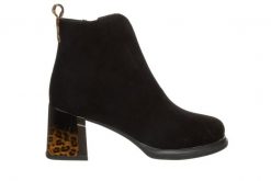 Botki Loretta Vitale C6911 Black 514281, Czarny, Skóra naturalna - 38. Czarne botki Loretta Vitale, bez wzorów, ze skóry, bez obcasa, na obcasie, bez zapięcia. W wyprzedaży za 399.99 zł.