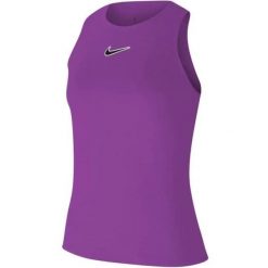 Damski top tenisowy Nike Court — crop, slim, fuksja. Czerwone topy Nike, bez wzorów, bez kołnierzyka, bez ramiączek. Za 191.99 zł.