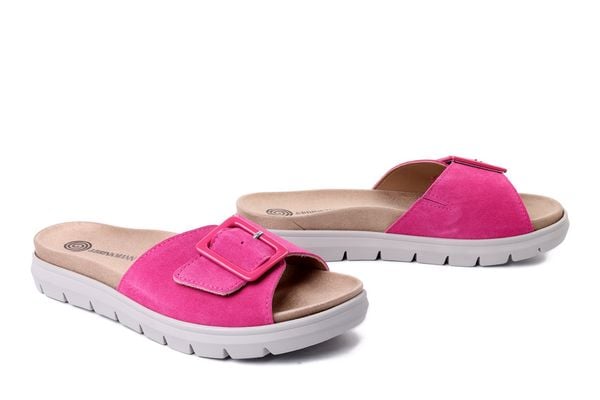 DR. BRINKMANN 700998-43 pink, klapki damskie. Czerwone klapki Dr. Brinkmann, bez wzorów, ze skóry, bez obcasa. Za 309.90 zł.