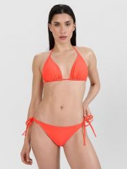 4F Góra od bikini damska - czerwona L. Czerwone szorty 4f, bez wzorów, z elastanu, klasyczne. Za 59.99 zł.