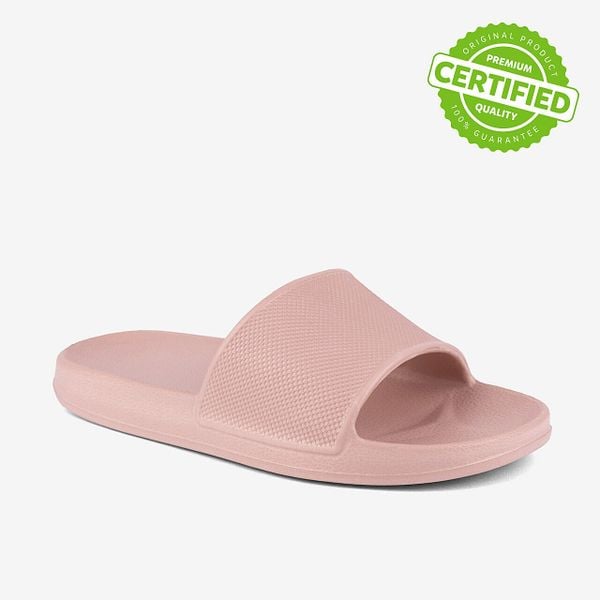 Klapki damskie Coqui Tora. Czerwone klapki Coqui, bez wzorów, z materiału, bez obcasa. Za 116.99 zł.