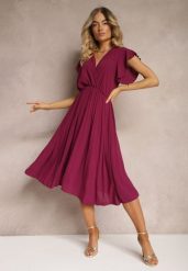 Bordowa Sukienka z Trójkątnym Dekoltem z Gumką w Pasie o Plisowanym Kroju Doetta. Czerwone sukienki Renee, m, bez wzorów, eleganckie, bez kołnierzyka, bez ramiączek, midi, plisowane. Za 49.99 zł.