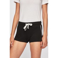 Tally Weijl - Szorty. Żółte szorty TALLY WEIJL, bez wzorów, z bawełny, casualowe. W wyprzedaży za 19.90 zł.
