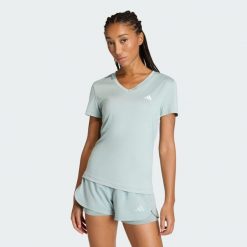 Koszulka Workout Essentials V-Neck. Zielone bluzki Adidas, bez wzorów, sportowe, bez kołnierzyka, bez ramiączek. Za 109.00 zł.