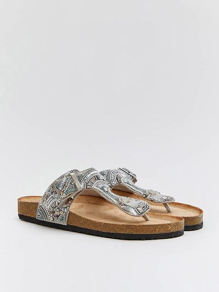 Bellucci Japonki w kolorze srebrnym rozmiar: 39. Szare klapki Bellucci, bez wzorów, z tworzywa sztucznego, z otwartym noskiem, bez obcasa. Za 92.42 zł.