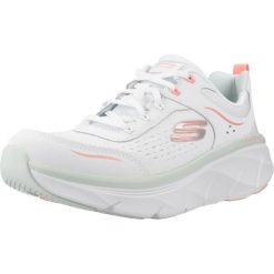 Kapcie SKECHERS DLUX WALKER 2.0 Biały. Białe obuwie domowe Skechers, bez wzorów, z materiału, bez zapięcia. Za 383.99 zł.
