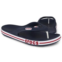 Japonki plażowe Crocs BAYABAND FLIP. Białe klapki Crocs, bez wzorów, bez obcasa. W wyprzedaży za 129.00 zł.