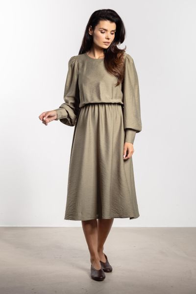 Elegancka sukienka rozkloszowana z długim rękawem zielona. Zielone sukienki Infinite You, l, bez wzorów, eleganckie, bez kołnierzyka, bez ramiączek, rozkloszowane. Za 329.00 zł.