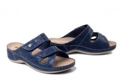 DR. BRINKMANN 700738-05 blau, klapki damskie. Niebieskie klapki Dr. Brinkmann, bez wzorów, ze skóry, bez obcasa. Za 148.67 zł.