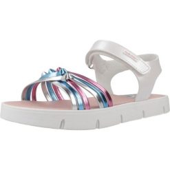 Sandały PABLOSKY 441004P Biały. Białe sandały PABLOSKY, bez wzorów, z syntetyku, bez obcasa, bez zapięcia. Za 209.99 zł.
