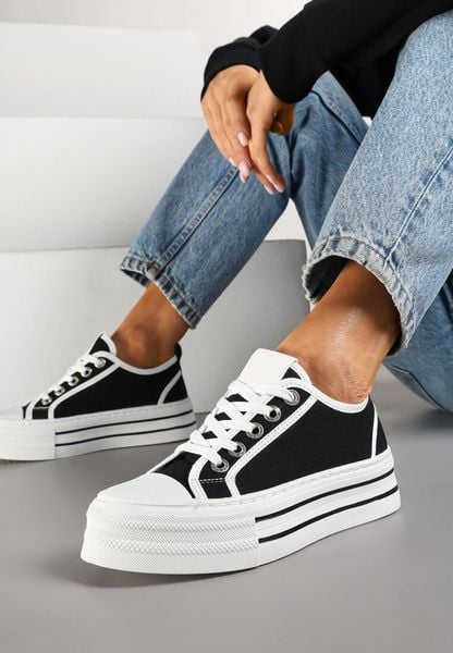 Czarne Trampki na Niskiej Platformie Ozdobione Cyrkoniami Felelith. Czarne trampki Renee, z aplikacjami, z jeansu, bez zapięcia. Za 89.99 zł.