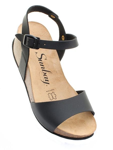 Sunbay Sandały "Yucca" w kolorze czarnym na koturnie rozmiar: 40. Czarne sandały Sunbay, bez wzorów, bez obcasa, na koturnie, bez zapięcia. Za 149.66 zł.