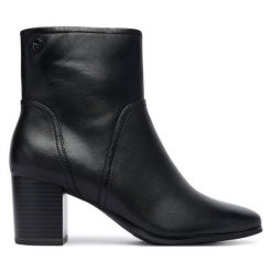 Botki Caprice. Czarne botki Caprice, bez wzorów, bez obcasa, na słupku, bez zapięcia. Za 489.99 zł.