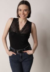 Czarny Bawełniany Top Bieliźniany z Siateczkową Górą z Koronką Bervisa. Czarne topy Born2be, m, z aplikacjami, z bawełny, bez kołnierzyka, bez ramiączek. Za 39.99 zł.