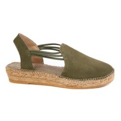 Sandały Toni Pons Nuria Khaki zamszowe. Zielone sandały Trespass, bez wzorów, z materiału, sportowe, bez obcasa, bez zapięcia. Za 288.99 zł.