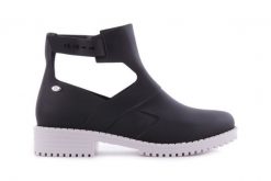 Botki Mel 32160 White Black, Biały/Czarny, Guma - 35-36. Czarne botki Melissa, na jesień, bez wzorów, z gumy, przed kolano, bez obcasa, bez zapięcia. W wyprzedaży za 53.10 zł.