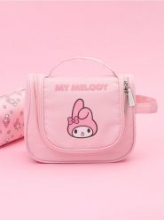 Kosmetyczka My Melody - różowy. Czerwone kufry i kosmetyczki Sinsay, bez wzorów, z nadrukiem, bez dodatków. W wyprzedaży za 25.99 zł.